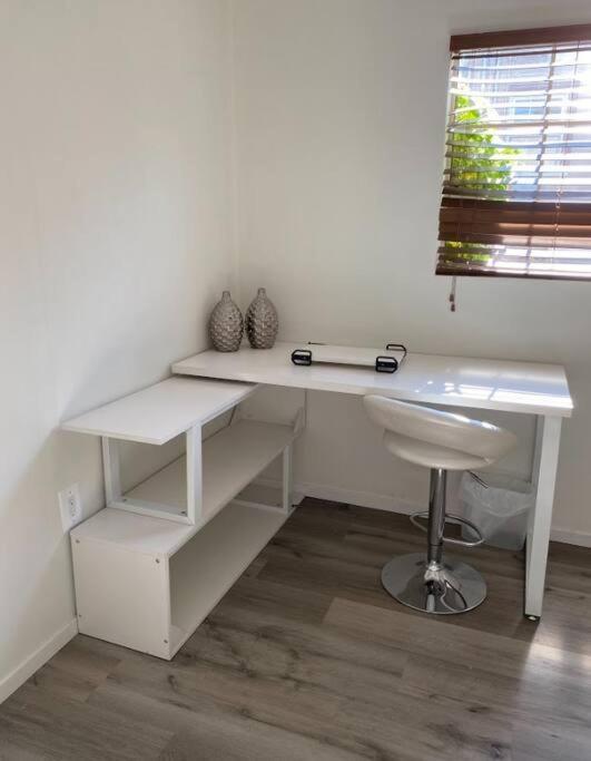 Guest house 2 Bd Beverly Hills